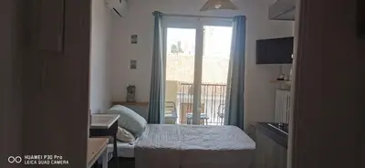 Un ou plusieurs lits dans un hébergement de l'établissement Studio cosy proche des plages de Golfe Juan