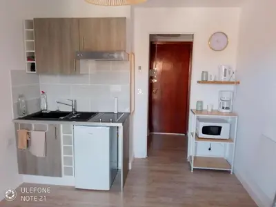 Cuisine ou kitchenette dans l'établissement Studio cosy proche des plages de Golfe Juan