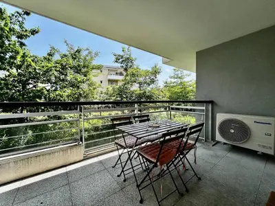 Balcon ou terrasse dans l'établissement Appartement 2 pièces avec terrasse et garage à Antibes - FR-1-252-201