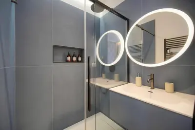 Salle de bains dans l'établissement Belétage - 5BDR - 4 Bath - Cannes Center - Garage and AC