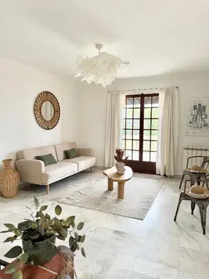 Coin salon dans l'établissement L'azur Provençal
