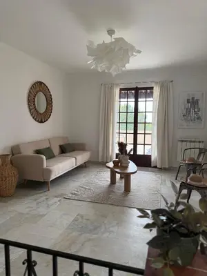 Coin salon dans l'établissement L'azur Provençal