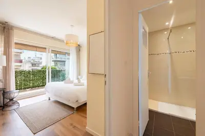 Un ou plusieurs lits dans un hébergement de l'établissement 1-Br with Terrace Palm Beach Close to Beaches