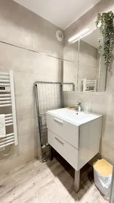 Salle de bains dans l'établissement Proche Palais Des Festivals, T2 avec Mezzanine - Palmazur Vacances