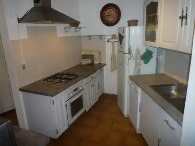 Cuisine ou kitchenette dans l'établissement appartement Rez de Jardin,Bas de villa