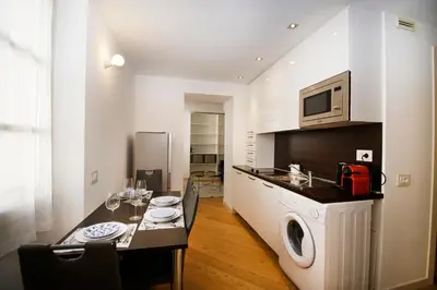 Cuisine ou kitchenette dans l'établissement Princess Victoria Standing Presta