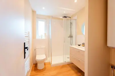 Salle de bains dans l'établissement 3 Chambres - Central - Plage à 10 min - Lumineux