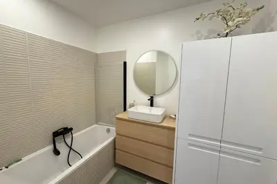 Salle de bains dans l'établissement Beautiful 2-bedroom apartment with sea view - swimming pool - tennis court