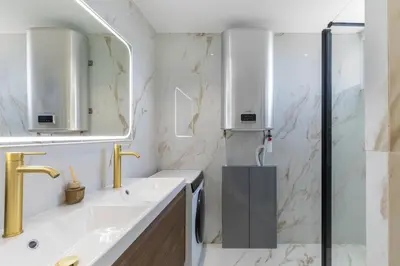 Salle de bains dans l'établissement Les étoiles centre Juan Les Pins 6 couchages
