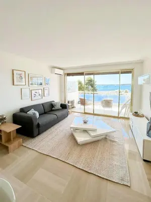 Coin salon dans l'établissement Vue mer - Pointe Croisette - 1 chambre Spacieuse