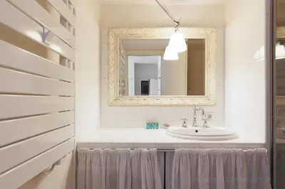 Salle de bains dans l'établissement CG Armenonville White