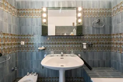 Salle de bains dans l'établissement Spacious 1-Br with Sea View Residence with Pool Cannes