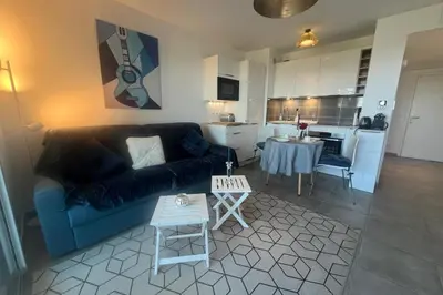 Cuisine ou kitchenette dans l'établissement Beautiful studio in a residence with swimming pool