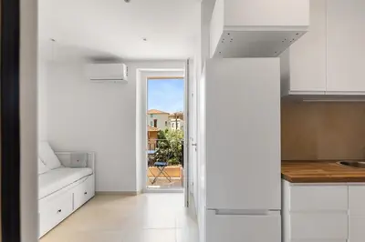Cuisine ou kitchenette dans l'établissement La Gravette Coeur du vieil Antibes