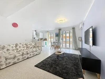 Coin salon dans l'établissement Cozy Apartment in Antibes