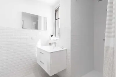Salle de bains dans l'établissement Charming studio - 2P - Sea view - Antibes