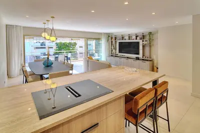 Télévision ou salle de divertissement dans l'établissement REF 1442 - Cannes Center - Apartment for rent