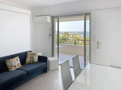 Coin salon dans l'établissement Bright one bedroom apartment on La Croisette