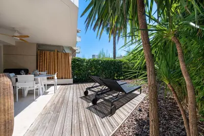 Jardin de l'établissement 1-Br Garden Apartment with Pool Peaceful Private Parking
