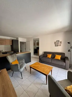 Cuisine ou kitchenette dans l'établissement Charmant 2pcs - parking - piscine