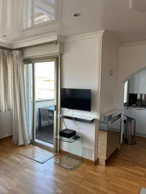 Télévision ou salle de divertissement dans l'établissement Lovely 2 pièces Croisette Martinez
