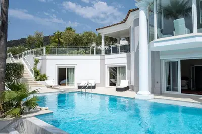 Piscine de l'établissement Villa Marina ou située à proximité