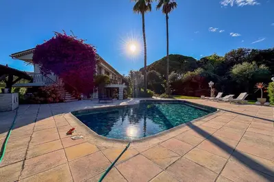 Piscine de l'établissement Azure Villa 14 Guests - Heart of Cap d’Antibes ou située à proximité