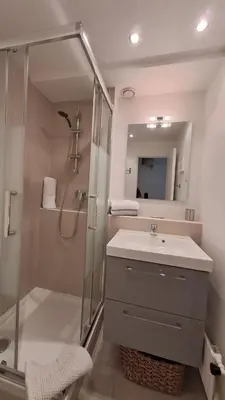 Salle de bains dans l'établissement Beau studio centre Cannes Maréchal Juin