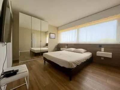 Télévision ou salle de divertissement dans l'établissement Sea view 4 people terrace 60 m & pool