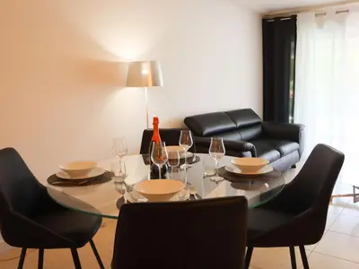 Coin salon dans l'établissement Apartment Cristal Croisette-5 by Interhome