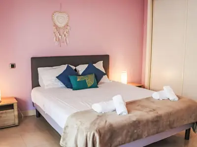 Un ou plusieurs lits dans un hébergement de l'établissement Apartment Cristal Croisette-5 by Interhome