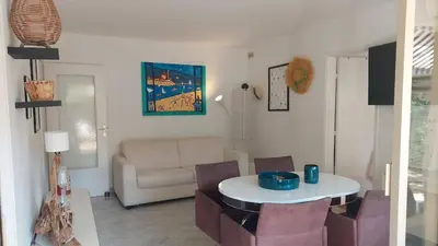 Coin salon dans l'établissement T2 cosy à Antibes
