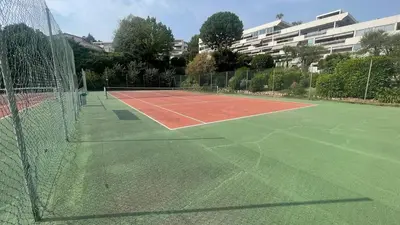 Tennis ou squash au sein de l'appartement ou à proximité