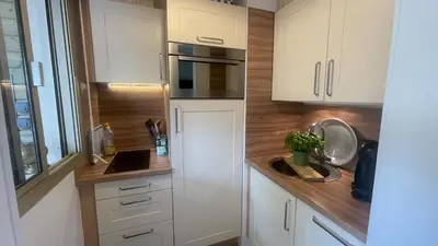 Cuisine ou kitchenette dans l'établissement T2 cosy à Antibes