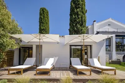 Jardin de l'établissement Villa Cypria