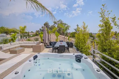 Piscine de l'établissement Appartement jacuzzi ou située à proximité
