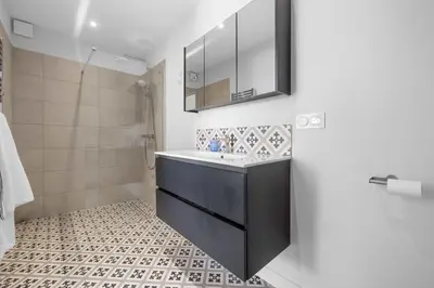 Salle de bains dans l'établissement REF 2183 - Cannes - Sea view villa for rent