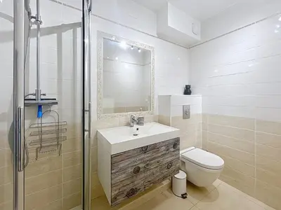 Salle de bains dans l'établissement Les Pins Bleus
