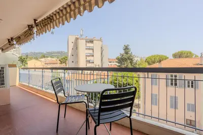 Balcon ou terrasse dans l'établissement Cannes 2 pièces lumineux terrasse ensoleillée