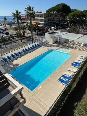 Piscine de l'établissement 2 pièces Bord de mer - Parking-Clim-Piscine ou située à proximité