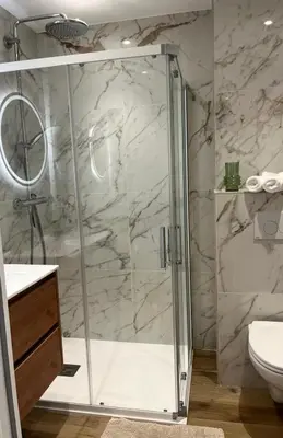 Salle de bains dans l'établissement La Belle Antiboise