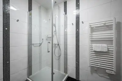 Salle de bains dans l'établissement One-bedroom apartment in Juan-les-Pins
