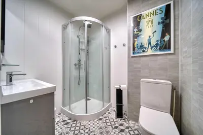 Salle de bains dans l'établissement REF 1413 - Cannes Center Appartment for rent