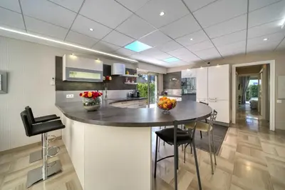 Cuisine ou kitchenette dans l'établissement REF 1413 - Cannes Center Appartment for rent
