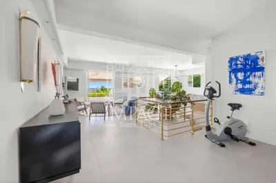 Télévision ou salle de divertissement dans l'établissement Ref 2182 - Seasonal rental in Golfe-Juan - Villa 190 m