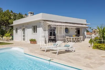 Piscine de l'établissement Ref 2182 - Seasonal rental in Golfe-Juan - Villa 190 m ou située à proximité