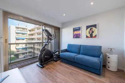 Salle ou équipements de sports de l'établissement Beautiful 2-Br Apartment Sea View Beaches Within Walking Distance