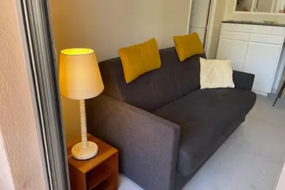 Coin salon dans l'établissement Apartment for 2 with balcony near beach