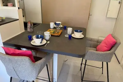 Plateau bouilloire dans l'établissement Apartment for 2 with balcony near beach