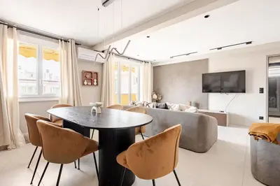 Télévision ou salle de divertissement dans l'établissement LX169 Design lumineux a deux pas de la Croisette